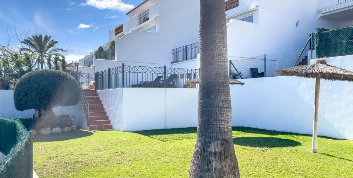 Sale of townhouse in El Paraiso 47