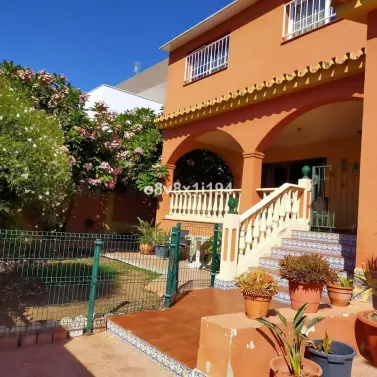 Продажа  отдельно стоящей виллы в Rincón de la Victoria