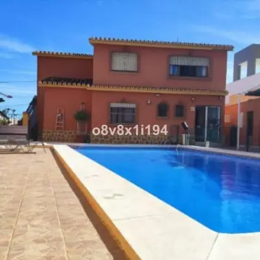 Продажа  отдельно стоящей виллы в Rincón de la Victoria