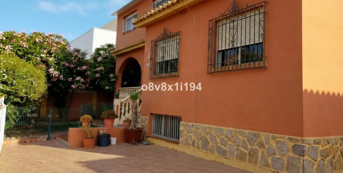 Продажа  отдельно стоящей виллы в Rincón de la Victoria 21