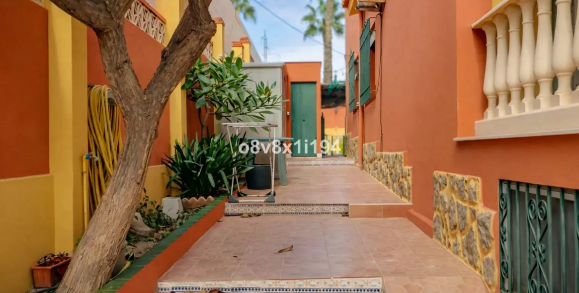 Продажа  отдельно стоящей виллы в Rincón de la Victoria 24