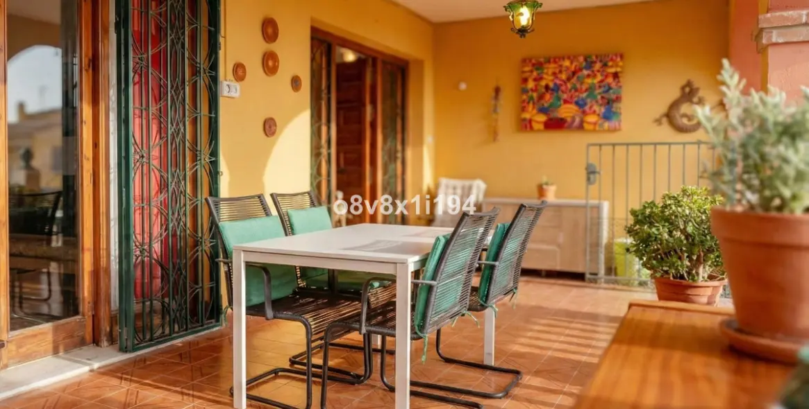 Продажа  отдельно стоящей виллы в Rincón de la Victoria 28