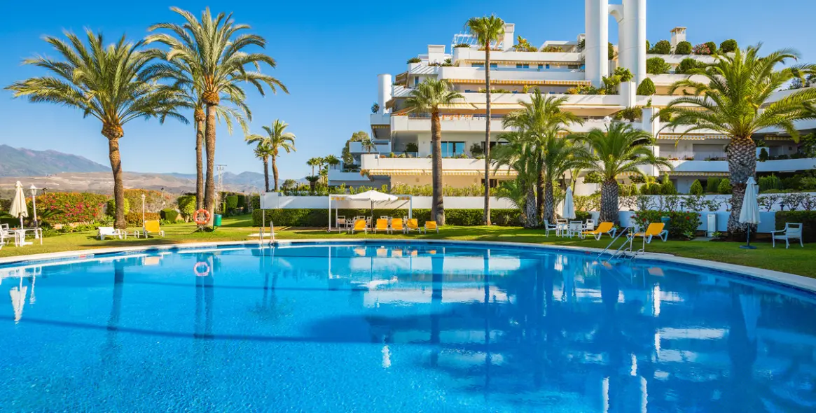 Long-term rent of middle floor apartment in The Golden Mile 8