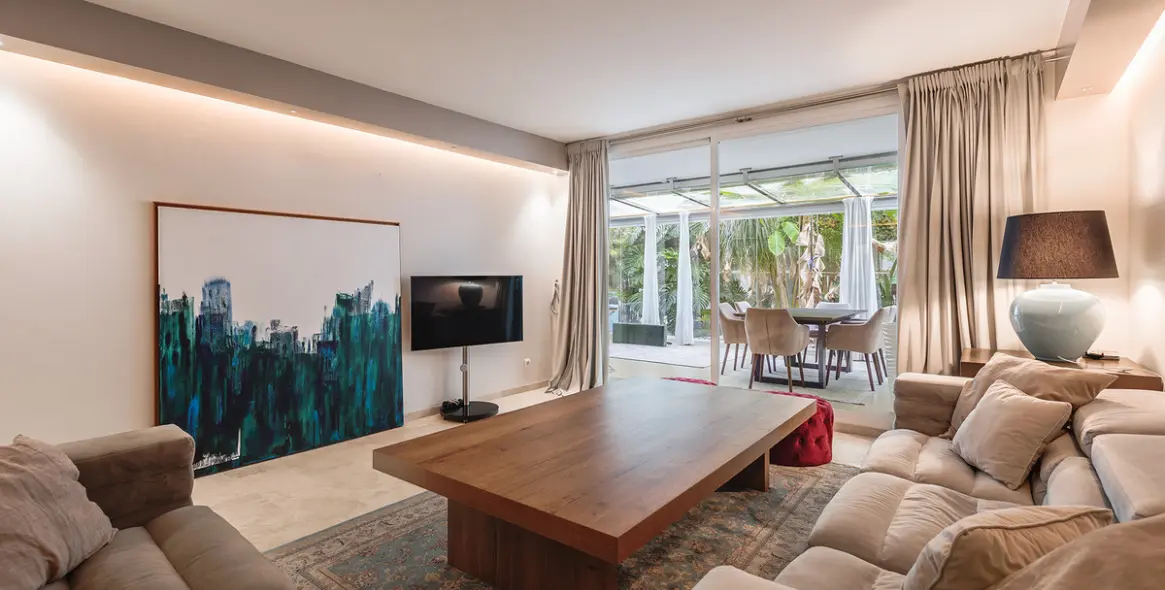 Long-term rent of middle floor apartment in The Golden Mile 11