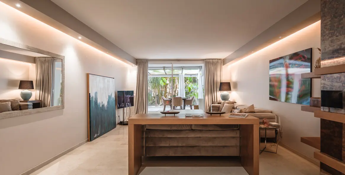 Long-term rent of middle floor apartment in The Golden Mile 13