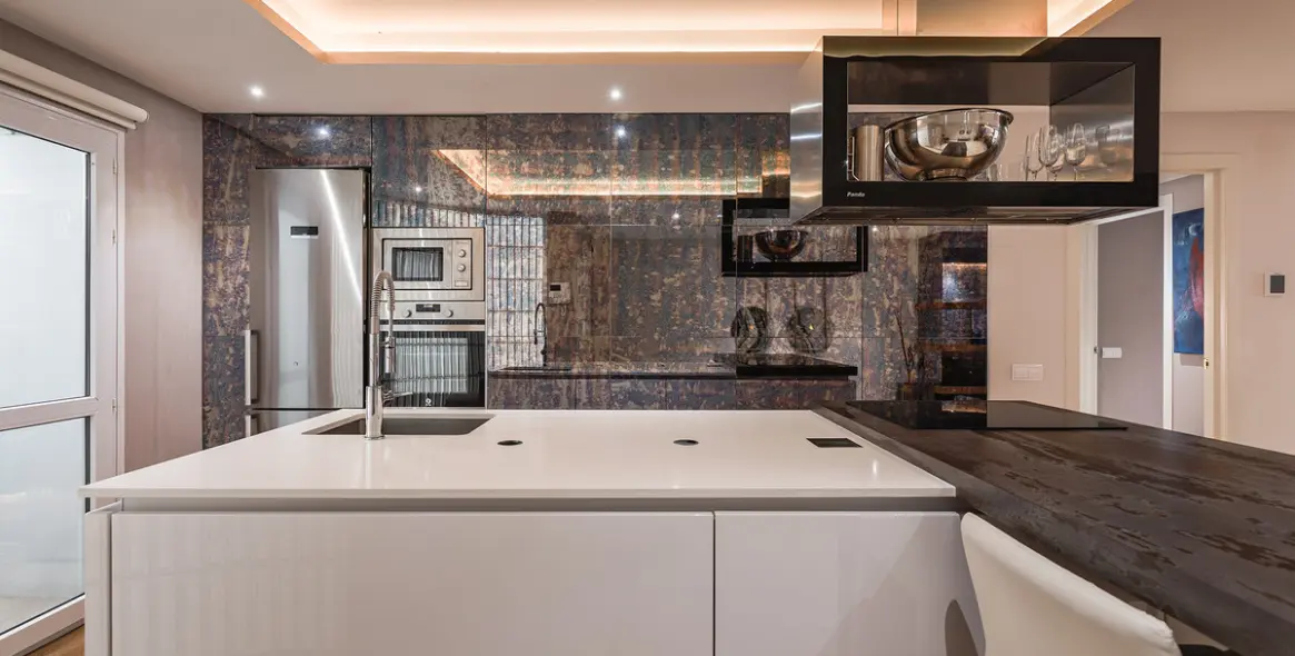 Long-term rent of middle floor apartment in The Golden Mile 17