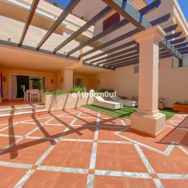 Продажа апартаментов на первом этаже в Nueva Andalucía