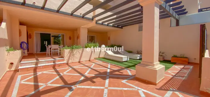 Продажа апартаментов на первом этаже в Nueva Andalucía 0