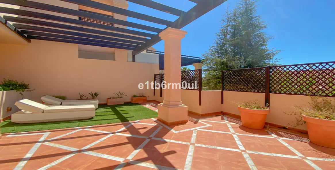 Продажа апартаментов на первом этаже в Nueva Andalucía 2