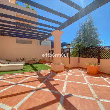 Продажа апартаментов на первом этаже в Nueva Andalucía