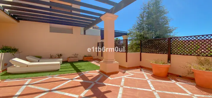 Продажа апартаментов на первом этаже в Nueva Andalucía 1