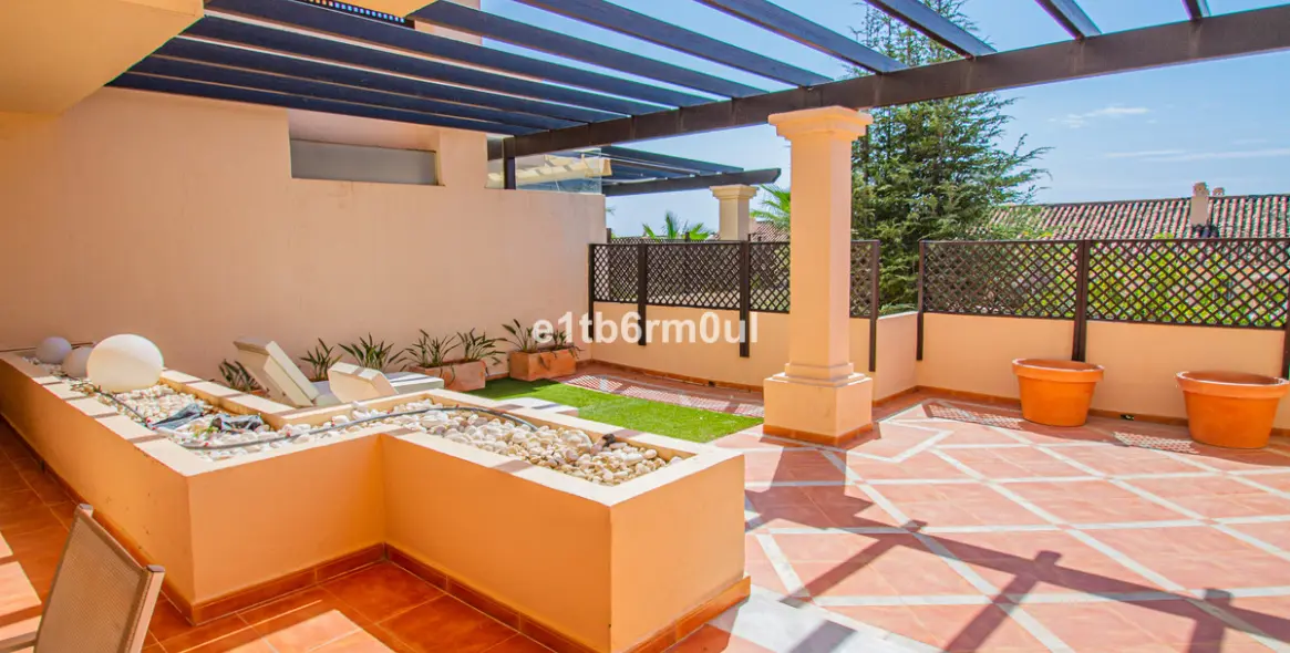 Продажа апартаментов на первом этаже в Nueva Andalucía 4