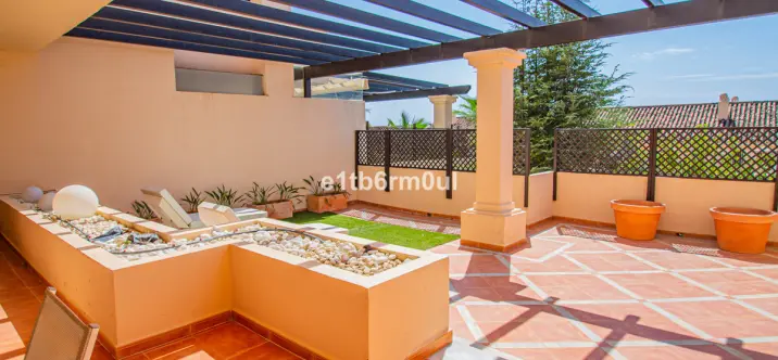 Продажа апартаментов на первом этаже в Nueva Andalucía 3