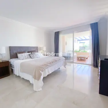 Продажа апартаментов на первом этаже в Nueva Andalucía