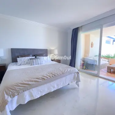 Продажа апартаментов на первом этаже в Nueva Andalucía