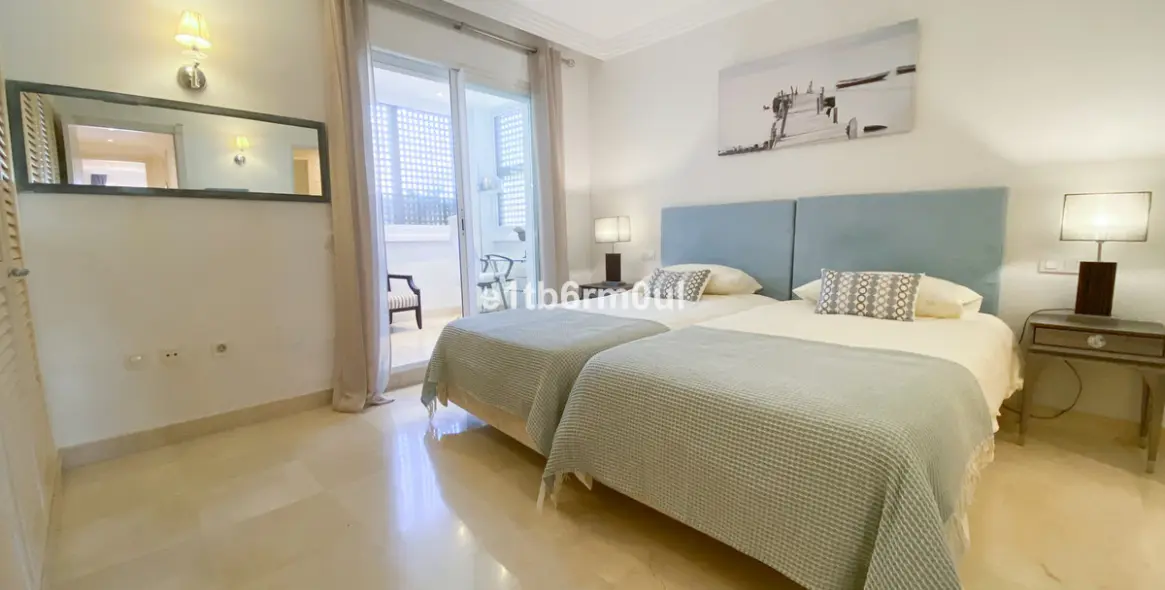 Продажа апартаментов на первом этаже в Nueva Andalucía 11