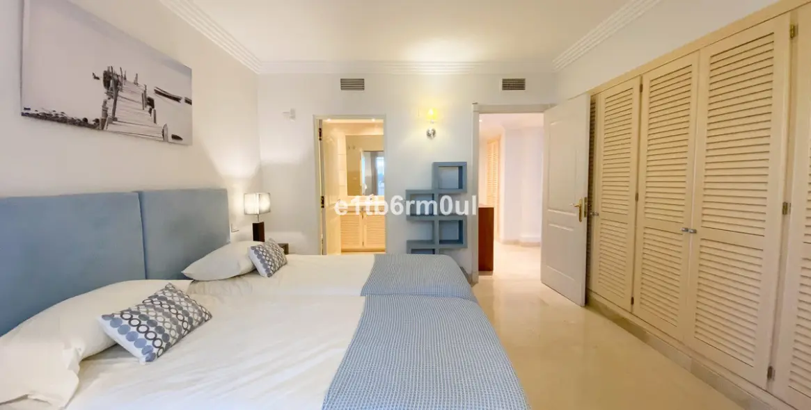 Продажа апартаментов на первом этаже в Nueva Andalucía 14