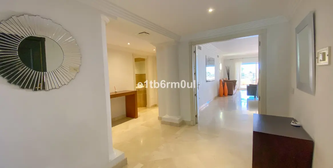 Продажа апартаментов на первом этаже в Nueva Andalucía 18