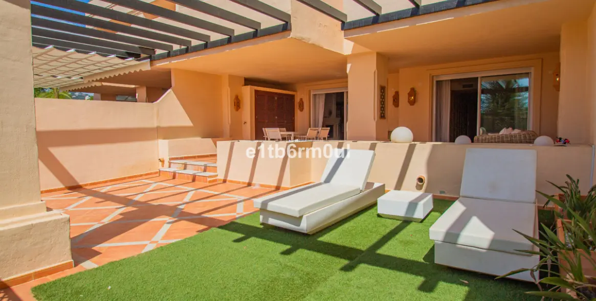 Venta de apartamento en planta baja en Nueva Andalucía 26