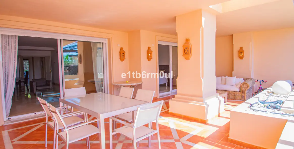 Venta de apartamento en planta baja en Nueva Andalucía 27