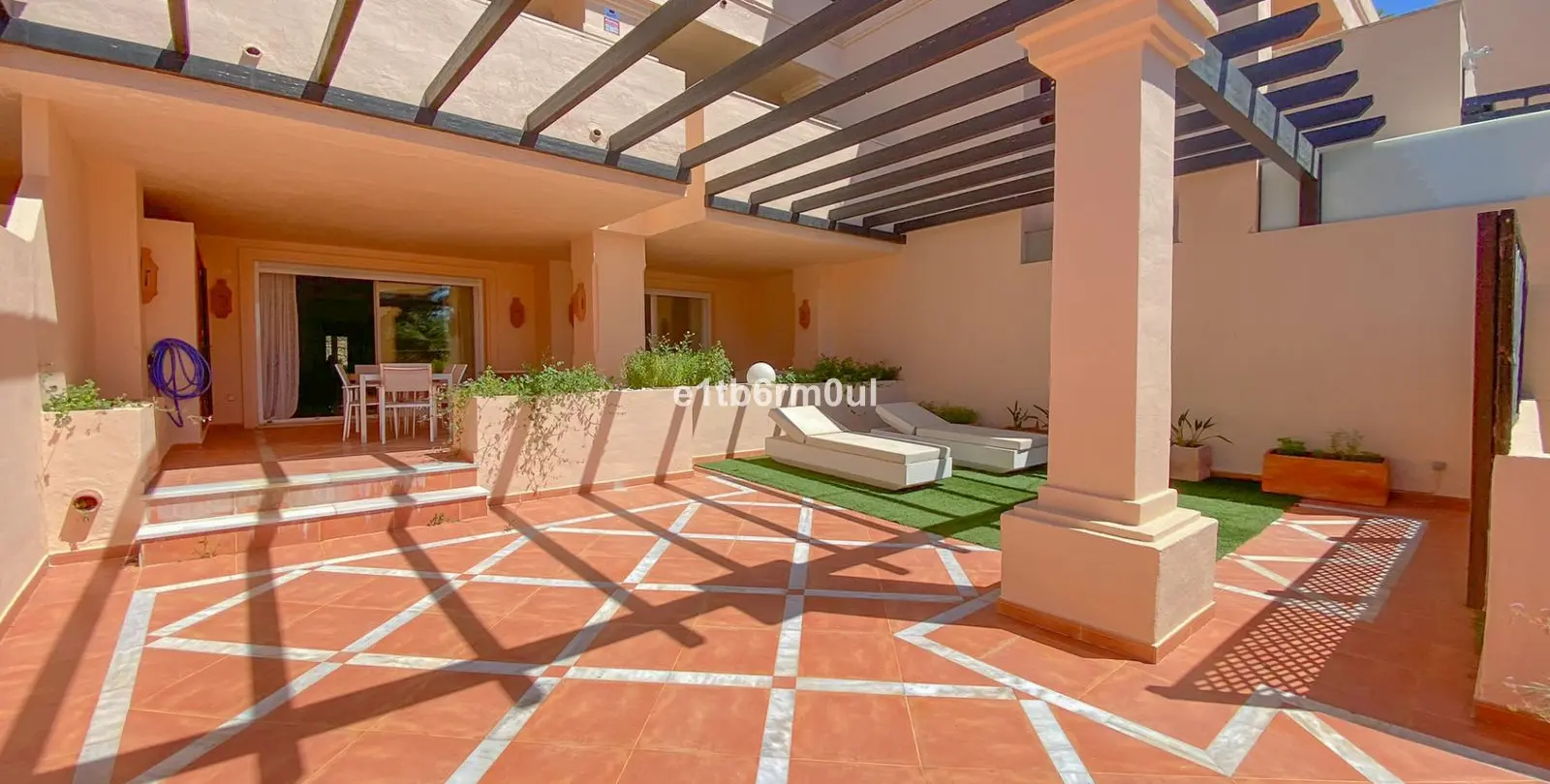 Sale of ground floor apartment in Nueva Andalucía 1