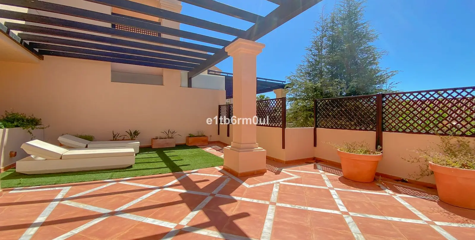 Sale of ground floor apartment in Nueva Andalucía 2
