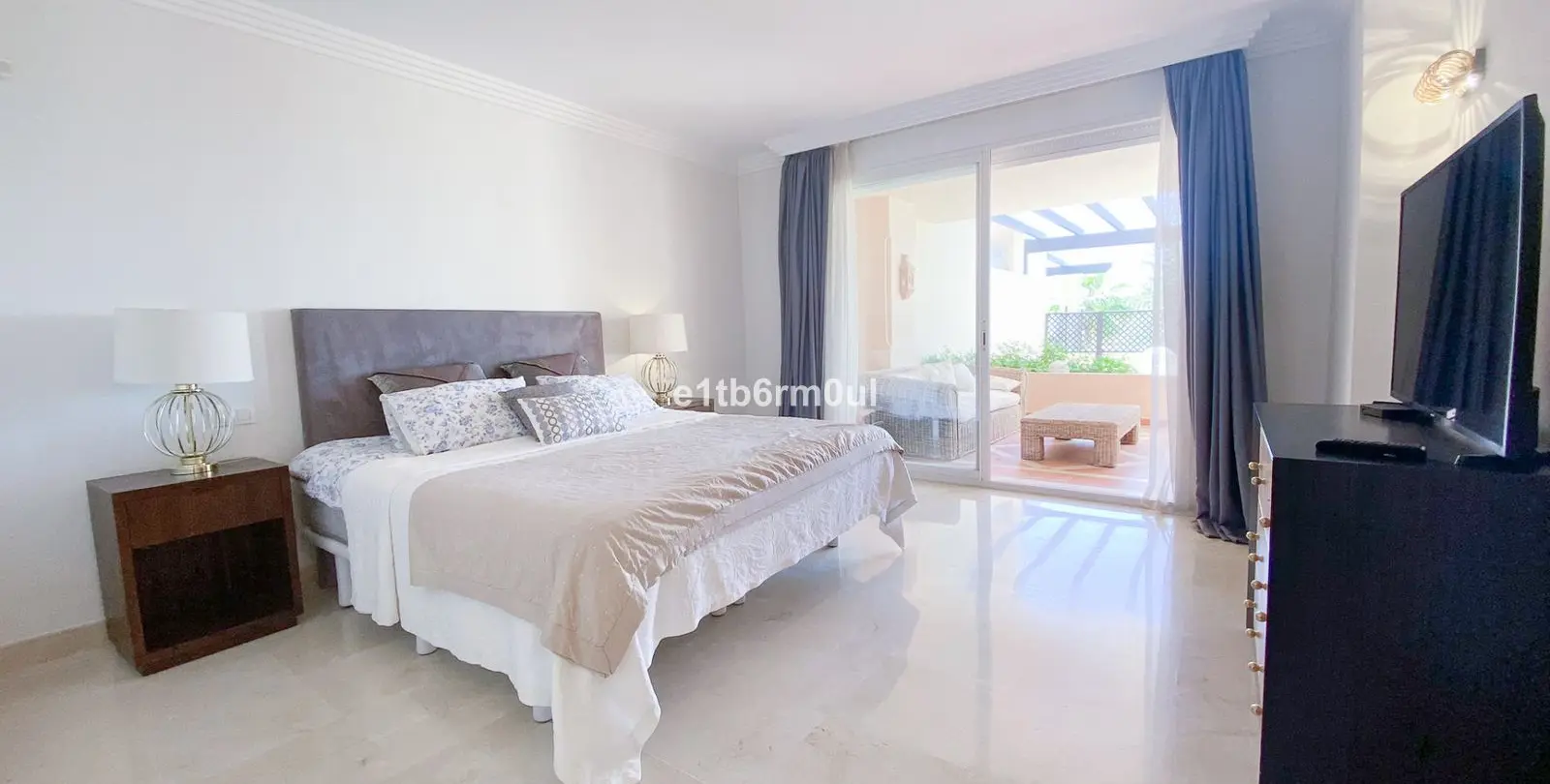 Sale of ground floor apartment in Nueva Andalucía 5