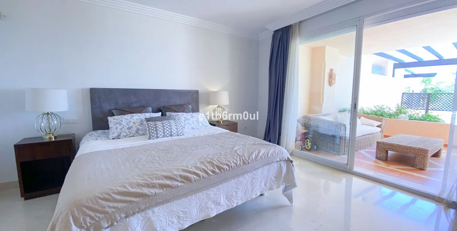 Sale of ground floor apartment in Nueva Andalucía 6