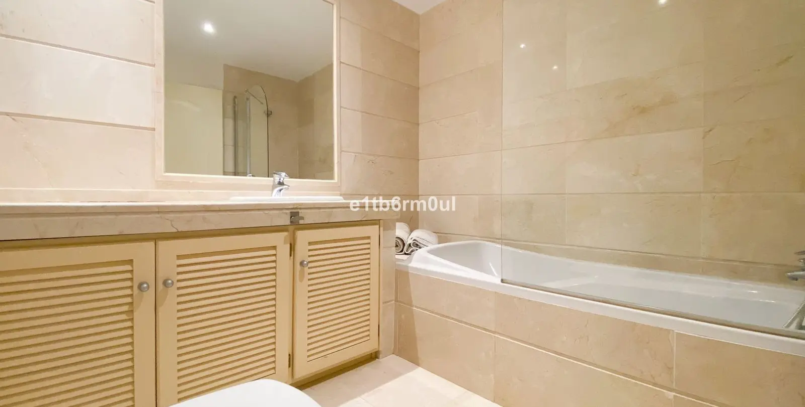 Sale of ground floor apartment in Nueva Andalucía 15
