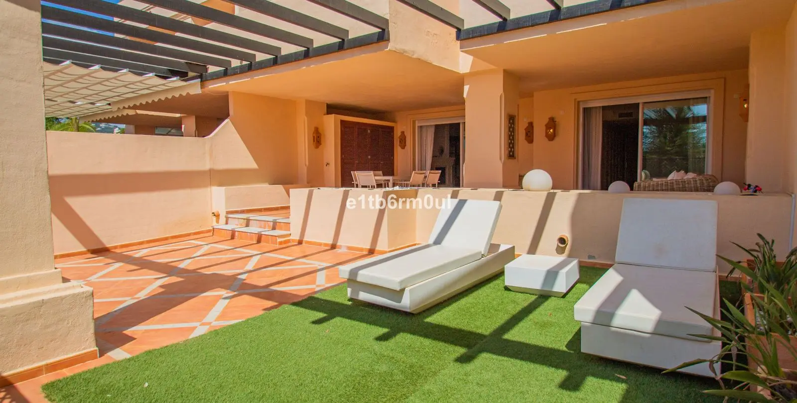 Sale of ground floor apartment in Nueva Andalucía 26