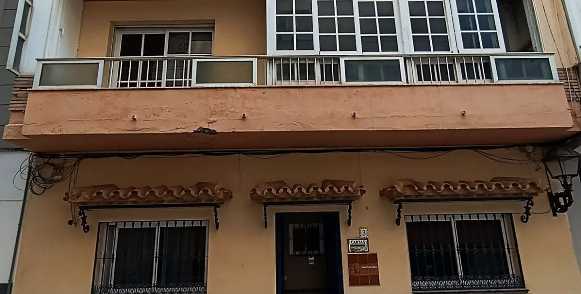 Sale of middle floor apartment in Fuengirola 1