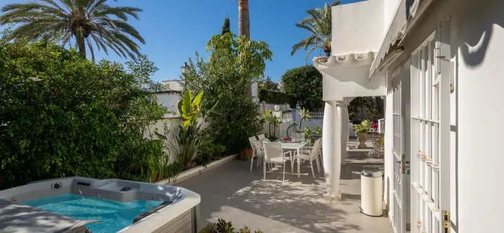 Sale of detached villa in Marbesa 1