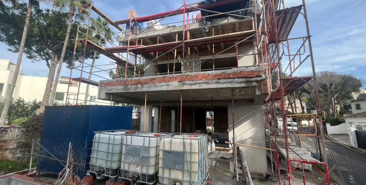 Продажа  отдельно стоящей виллы в El Rosario 5