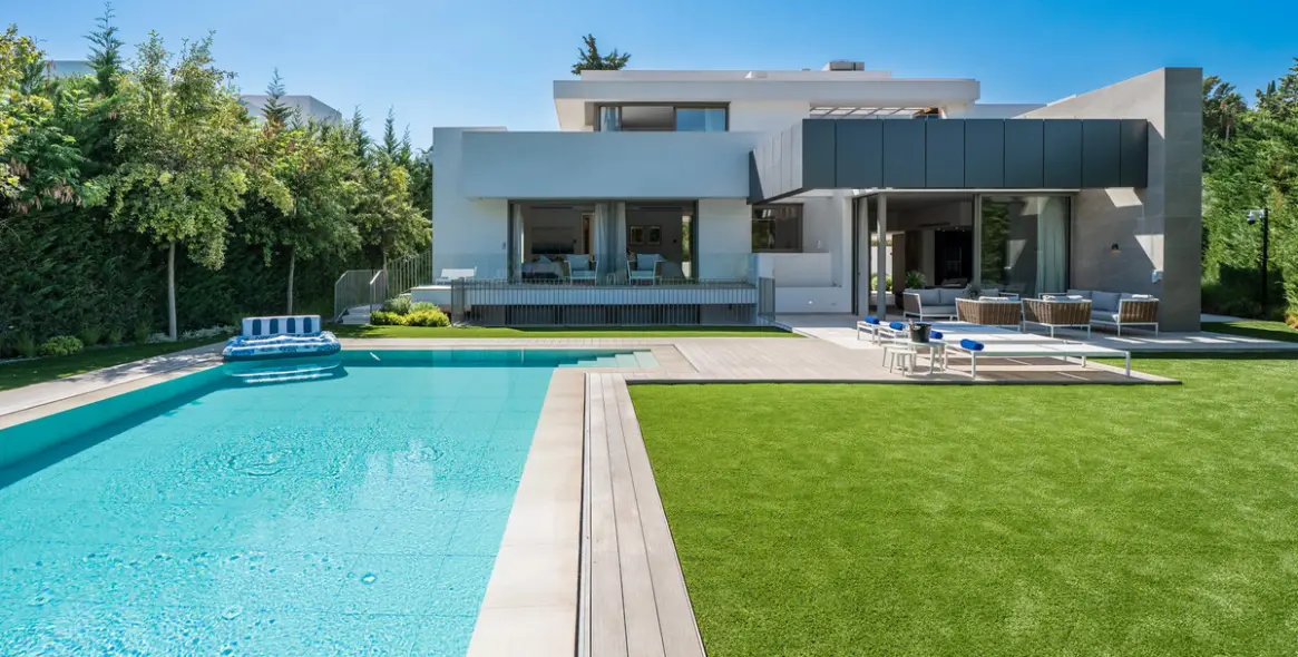 Продажа  отдельно стоящей виллы в El Paraiso 1