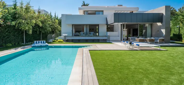 Продажа  отдельно стоящей виллы в El Paraiso 0