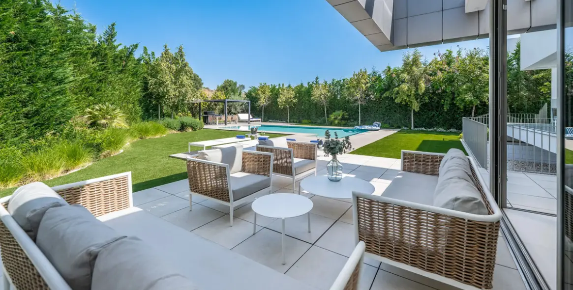 Продажа  отдельно стоящей виллы в El Paraiso 6