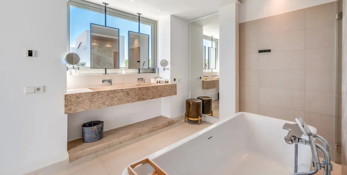 Продажа  отдельно стоящей виллы в El Paraiso 18