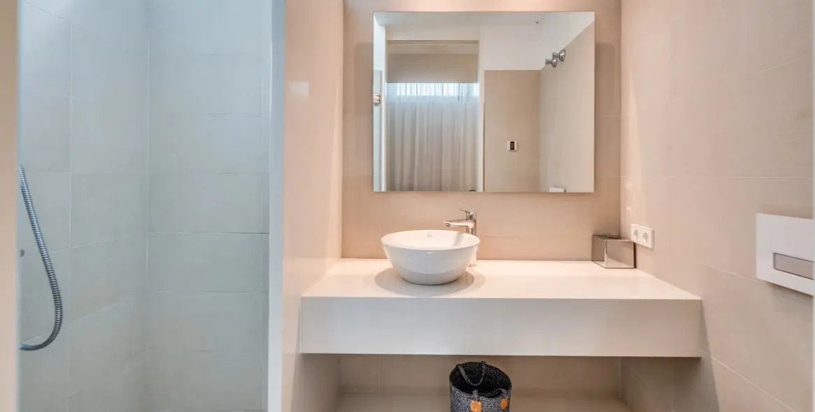 Sale of detached villa in El Paraiso 22