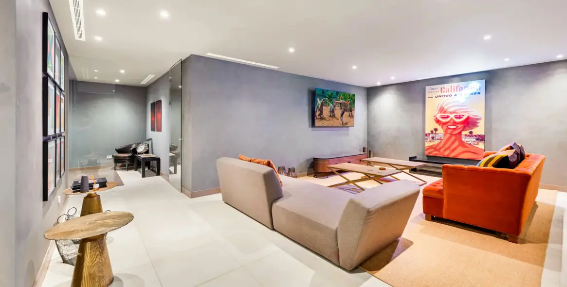 Sale of detached villa in El Paraiso 24