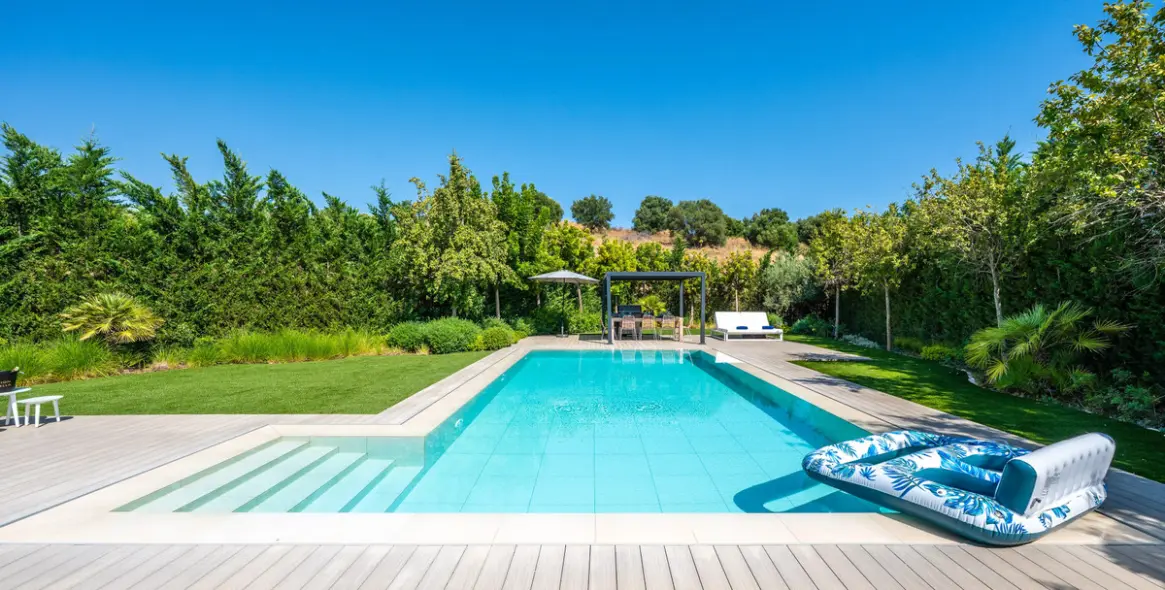 Sale of detached villa in El Paraiso 32
