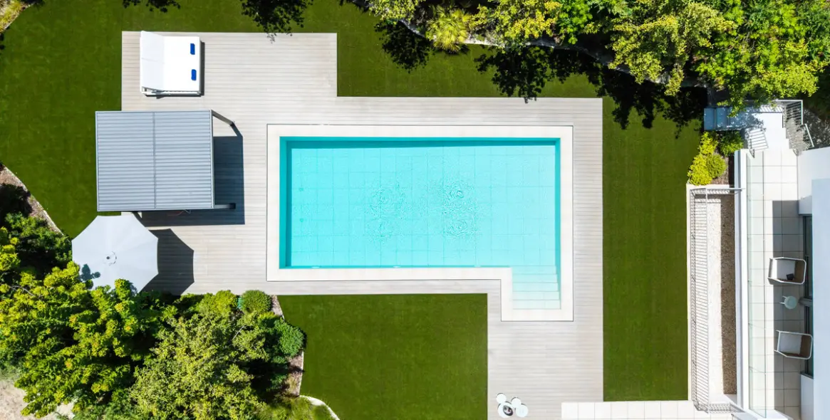 Sale of detached villa in El Paraiso 37