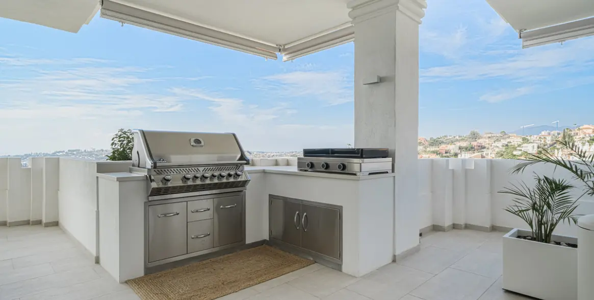 Sale of middle floor apartment in Aloha 4