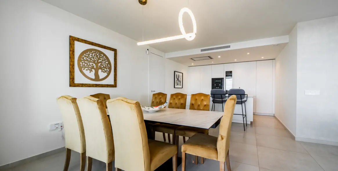 Sale of middle floor apartment in Aloha 6