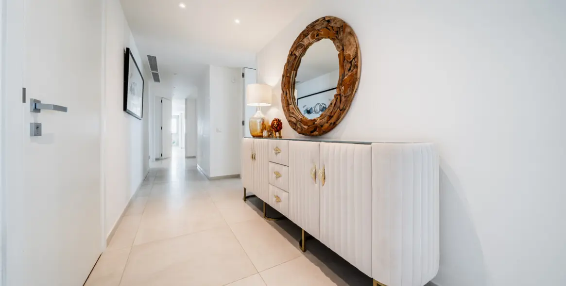 Sale of middle floor apartment in Aloha 11