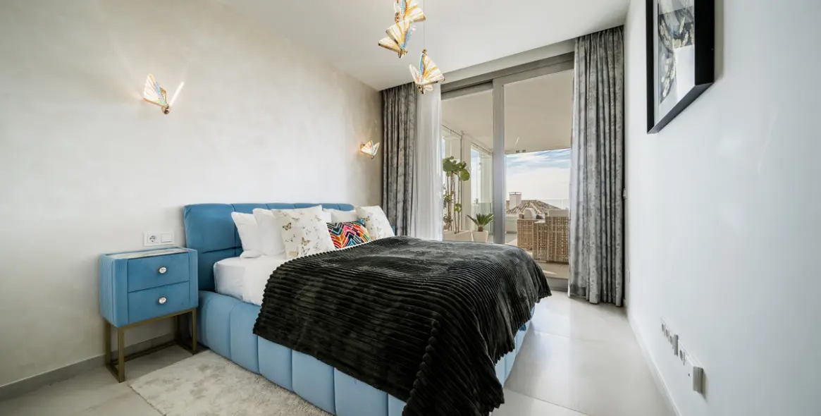 Sale of middle floor apartment in Aloha 15