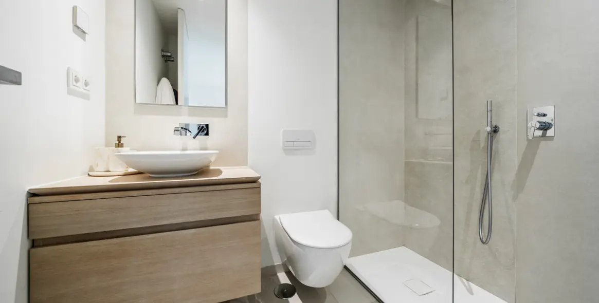 Sale of middle floor apartment in Aloha 16