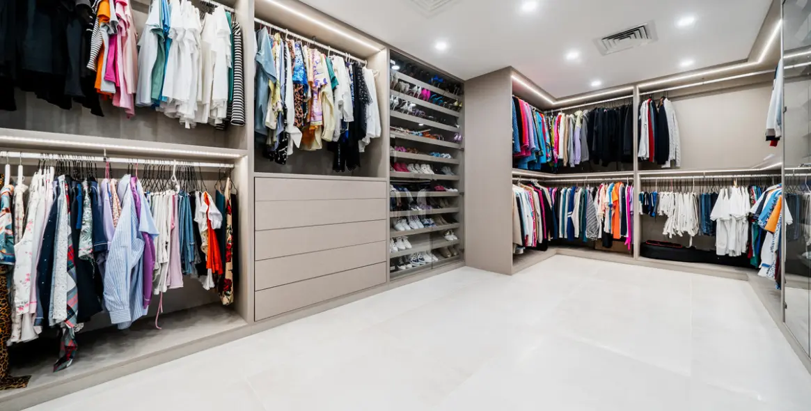 Sale of middle floor apartment in Aloha 19