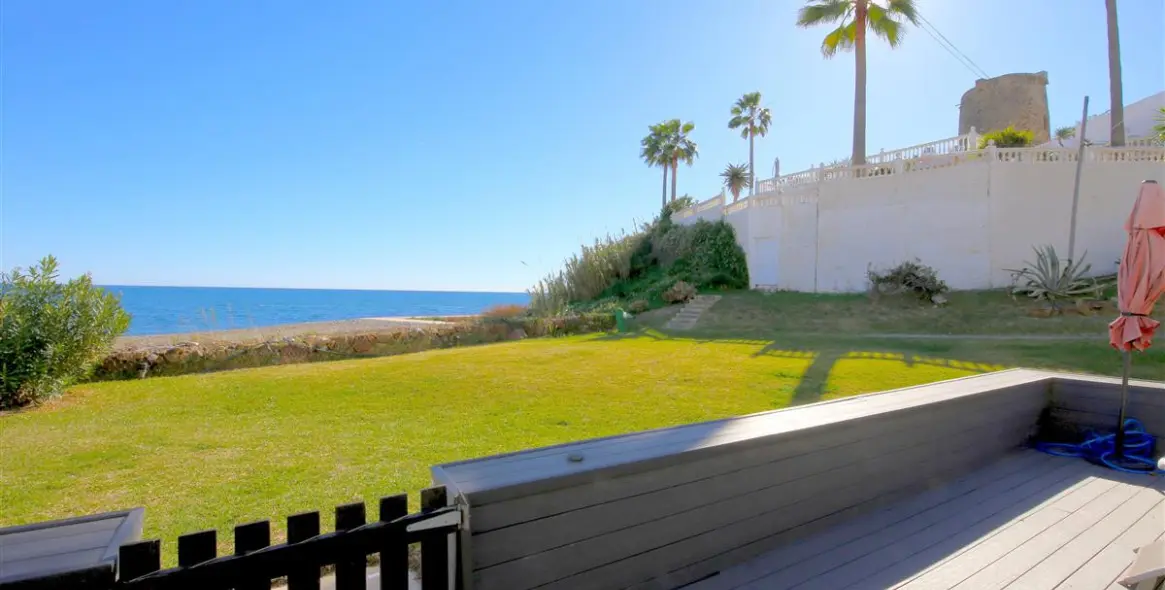 Short-term rent of semi-detached house in Estepona 1