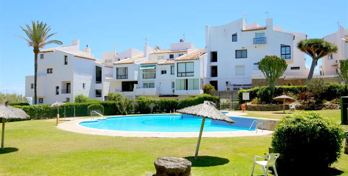 Short-term rent of semi-detached house in Estepona 4