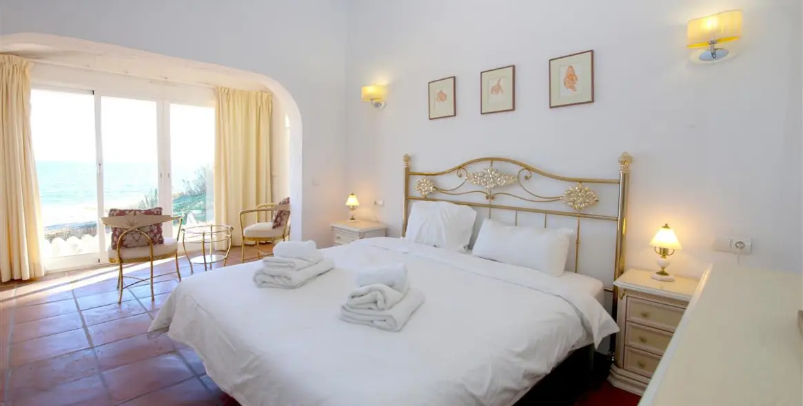 Short-term rent of semi-detached house in Estepona 12